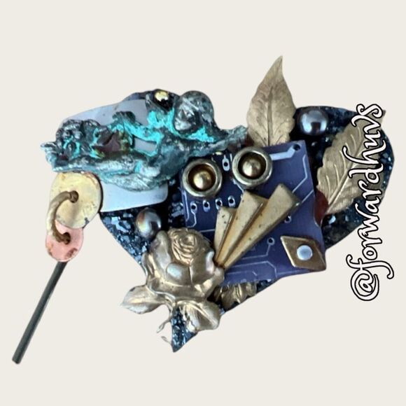 Hand Crafted Heart Brooch Marked JC - Picture 1 of 7